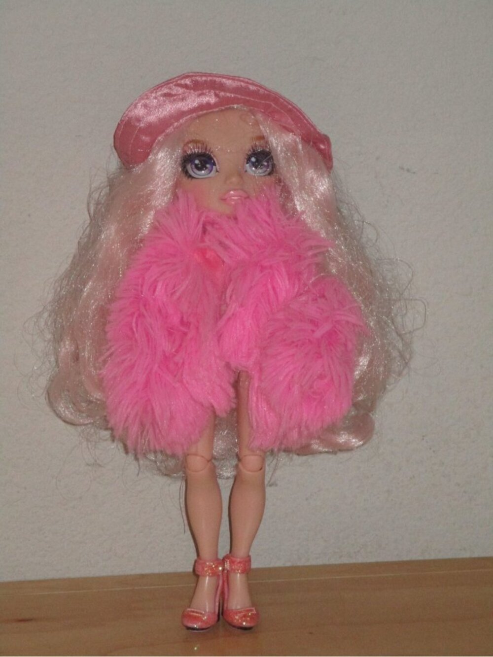 Rainbow High Fashion Doll Bella MGA Entertainment 11" Doll Good Pre Owned Shape